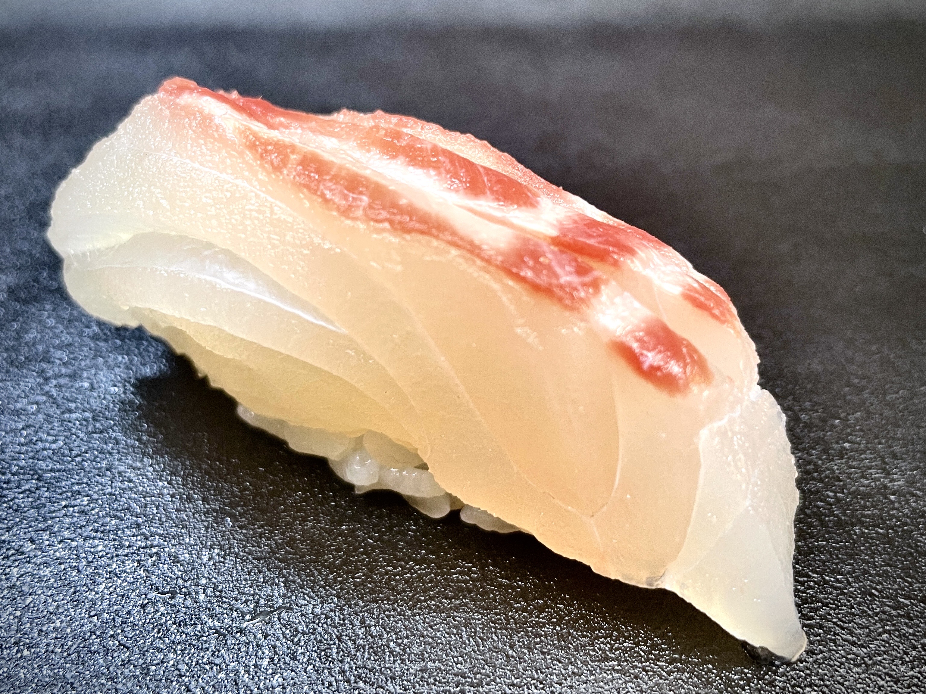 新鮮な刺身の盛り合わせ